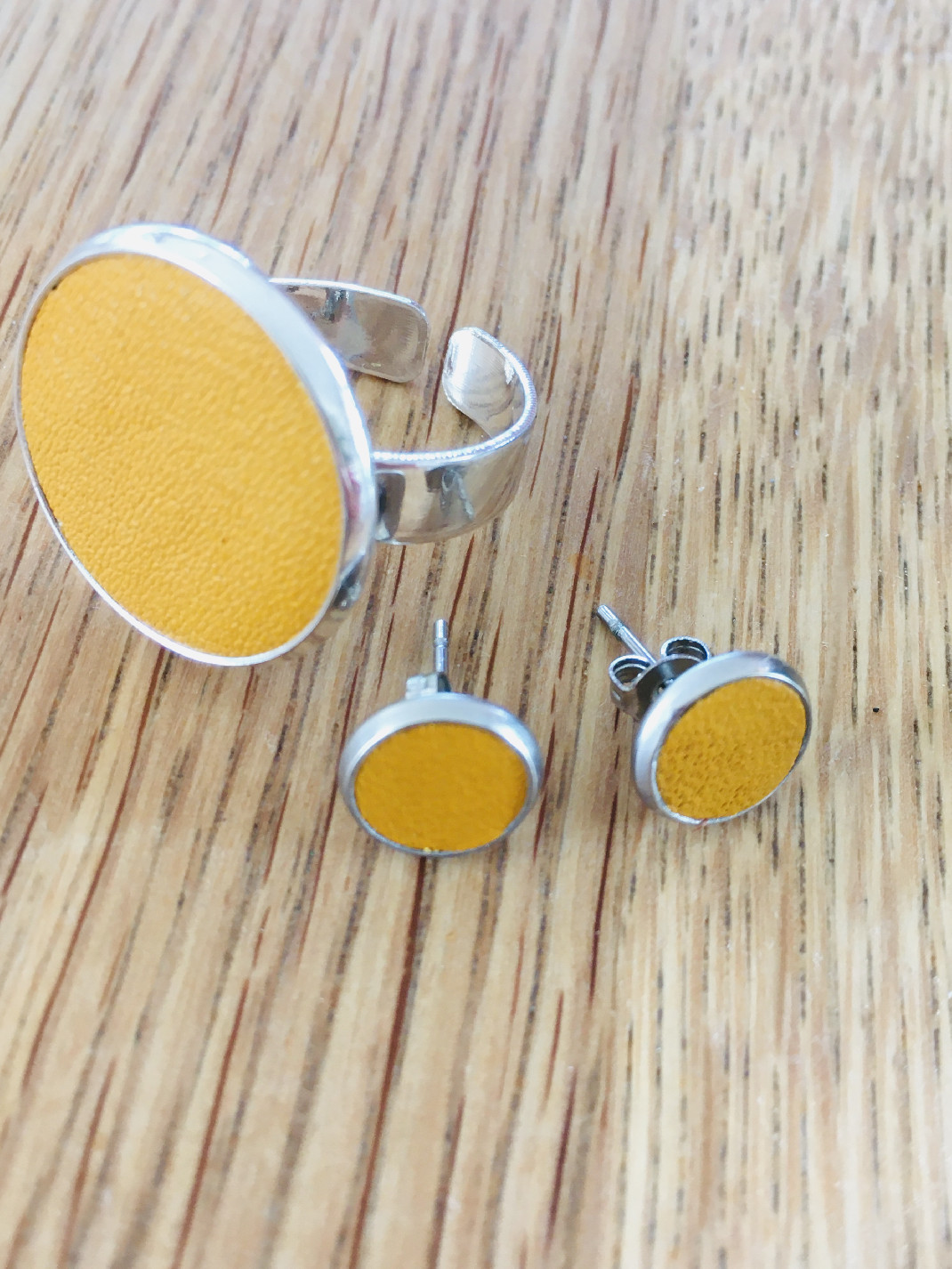 Bague cuir jaune 