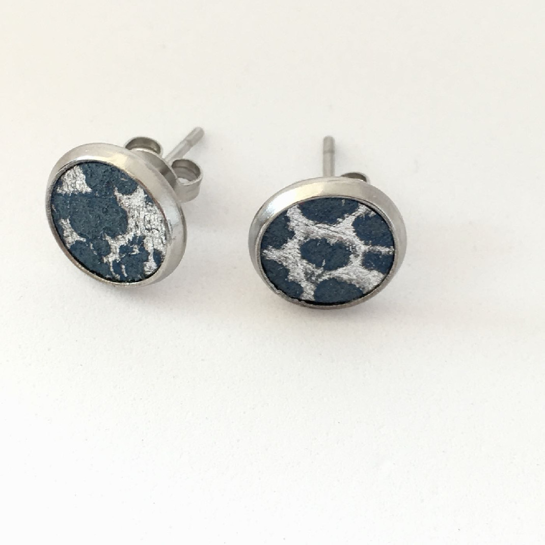 clou d'oreilles bleu et argenté 