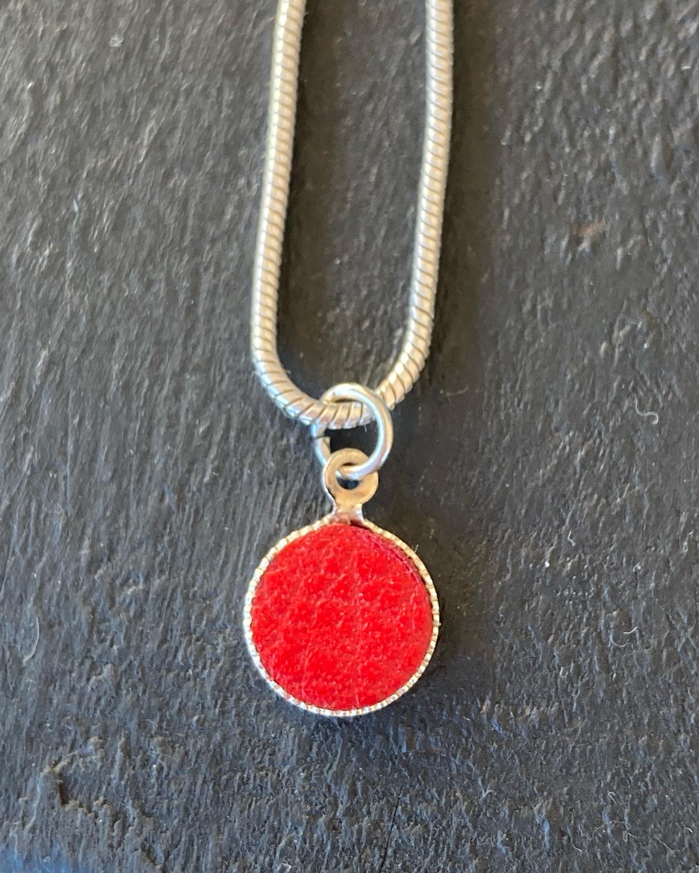 Pendentif argent et cuir