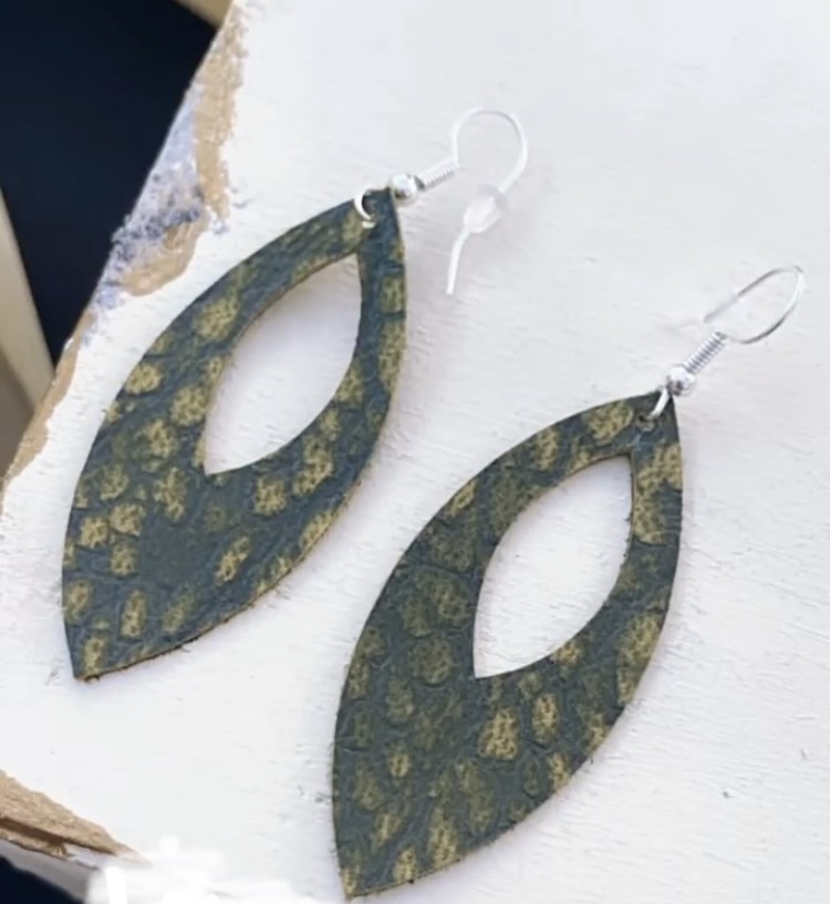 boucles d'oreilles longues ajourées 