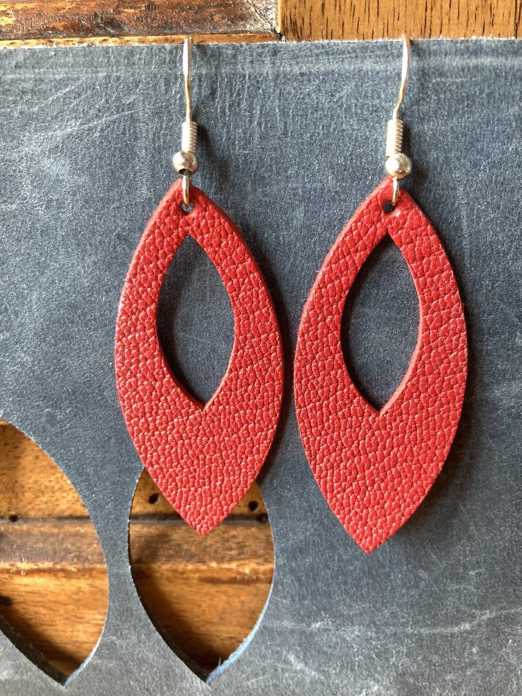 boucles d'oreilles longues ajourées
